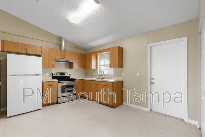 Dade City House: 9926 U.S. 98