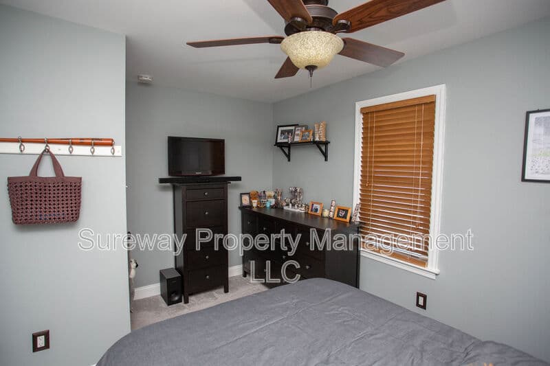 Magnolia House: 417 N Warwick Rd