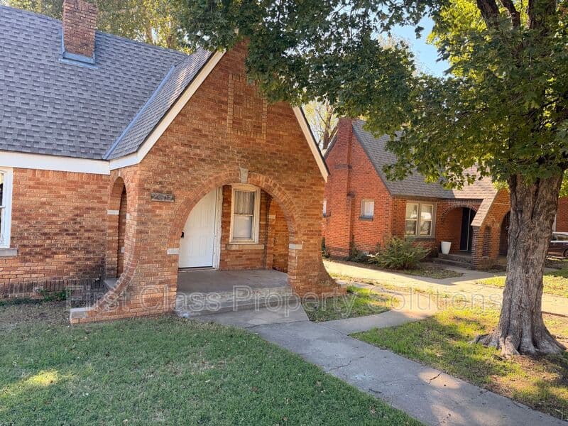 Oklahoma City House: 2402 NW 12th St