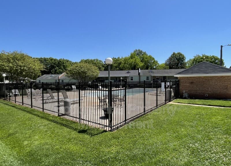 Charlotte Condo: 4605 Coronado Dr