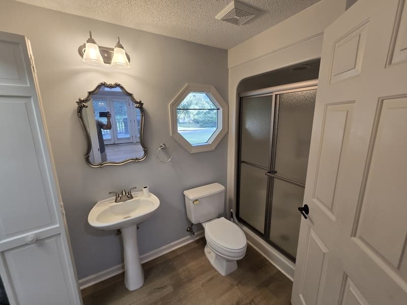 Raleigh House: 5516 Den Heider Way