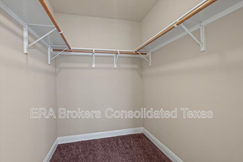 Austin House: 8800 Hazelhurst Dr