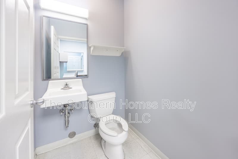 Etowah House: 305 Grady Road - 1