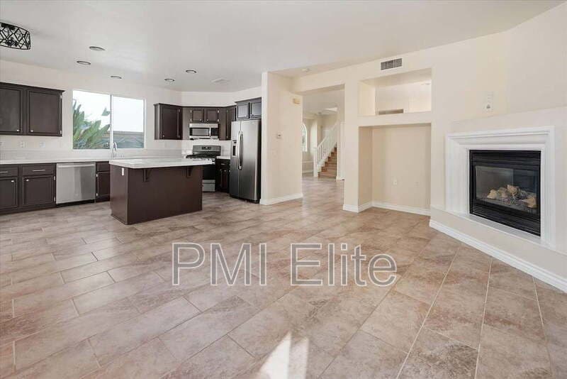 Castaic House: 32029 Cypress Way