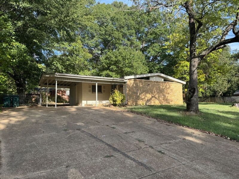 Southaven House: 8658 Bunker Hill Drive