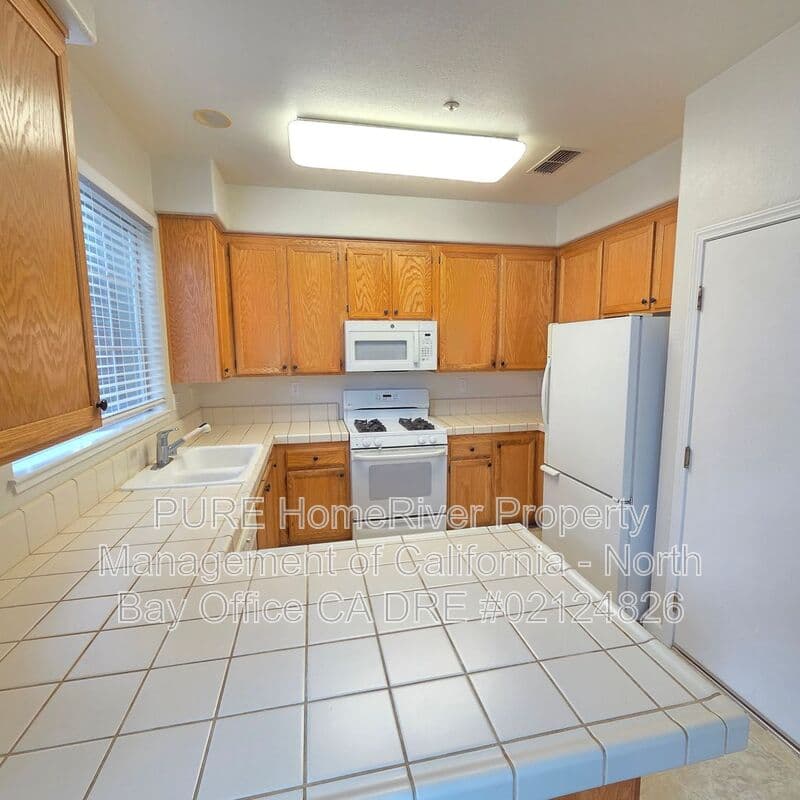 Petaluma House: 1052 Addison Circle