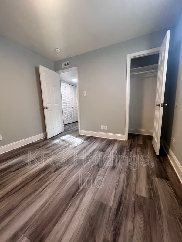 Richmond Condo: 2108 Phaup St