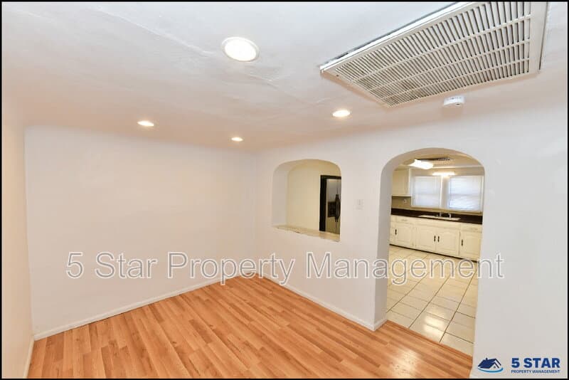 El Paso House: 7817 West Dr