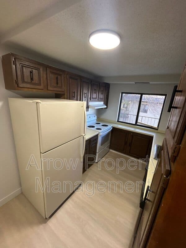 Bismarck House: 207 E Arbor-201D