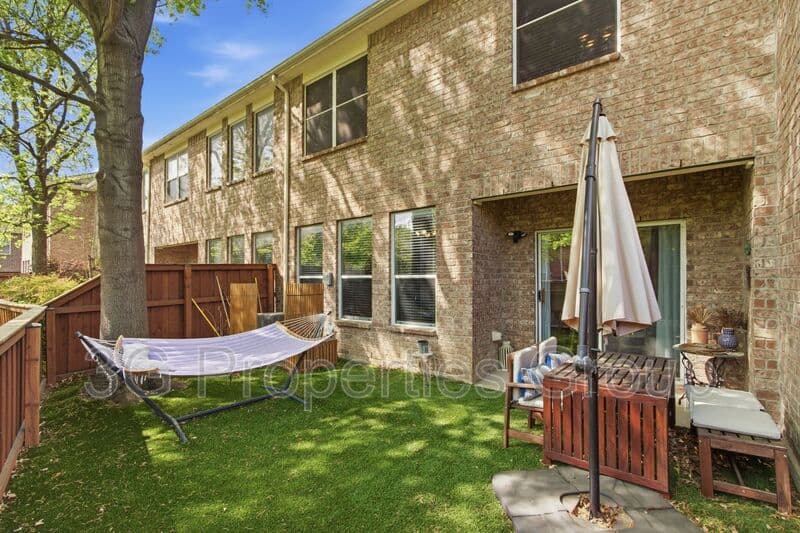 Lewisville House: 2925 St. Andrews Drive