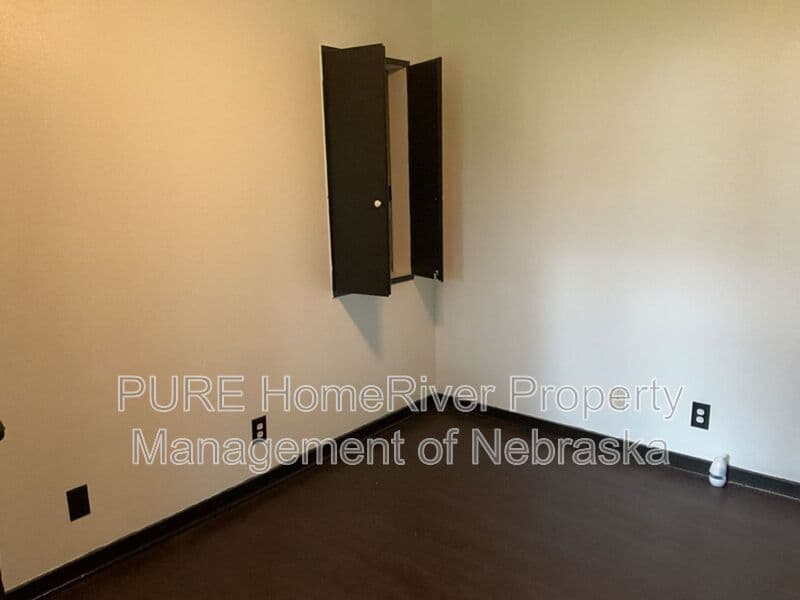 Omaha House: 5236 Ames Ave