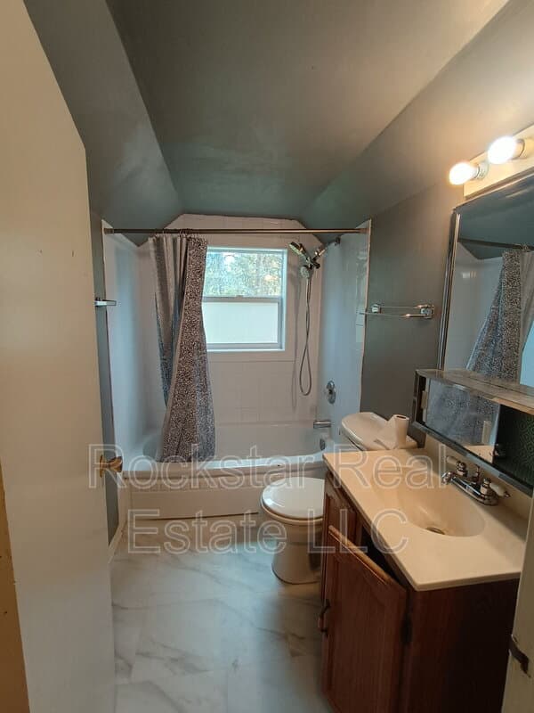 Spokane House: 6128 North Oak Street