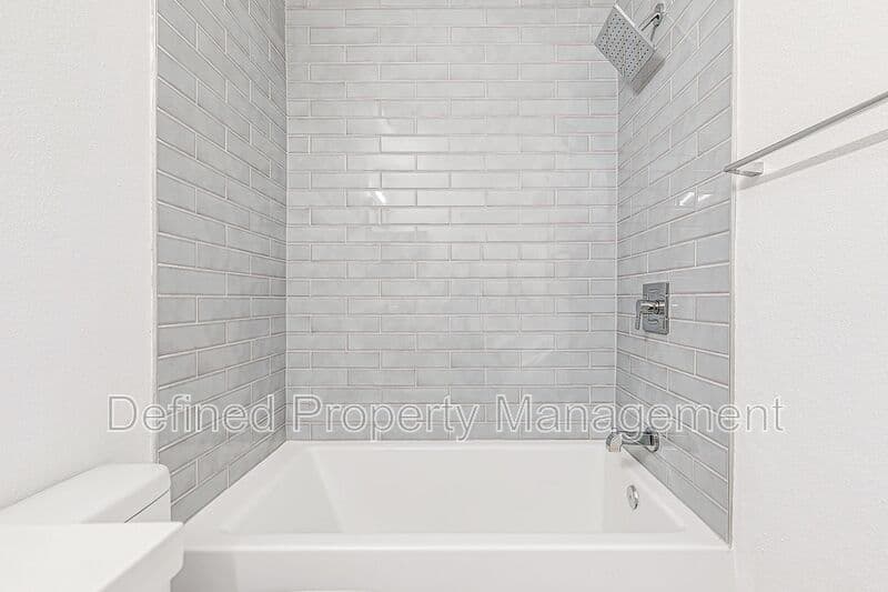 Valley Village Condo: 5807 Laurel Canyon Boulevard