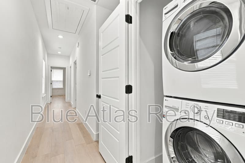 Dallas House: 2215 Bethurum Avenue