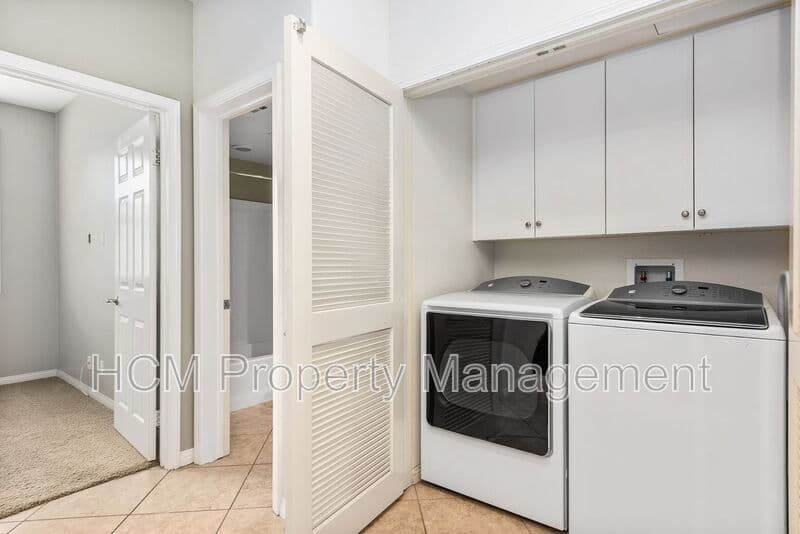 Irvine House: 315 Silk Tree Street