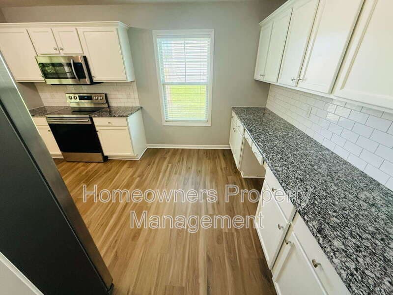 Raeford House: 152 Ladden Ln