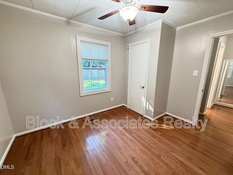 Raleigh House: 5215 Vann Street