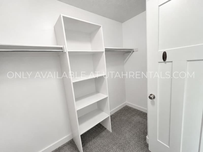 Saratoga Springs House: 267 W Willow Creek Dr
