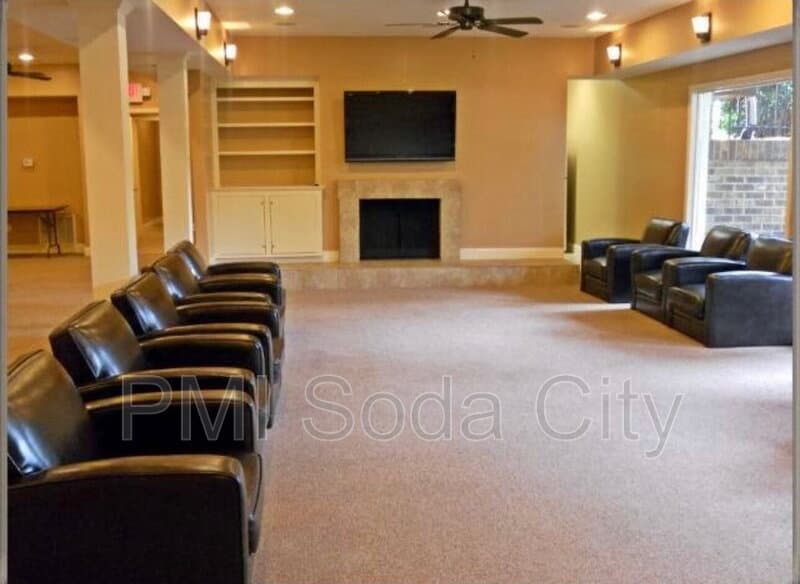 Columbia Condo: 810 Old Manor Road