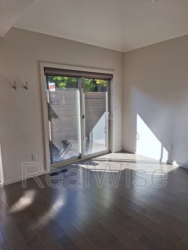 Ashland House: 49 N Mountain Ave