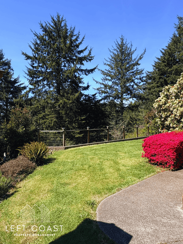 Waldport House: 7205 Southwest Burl Drive
