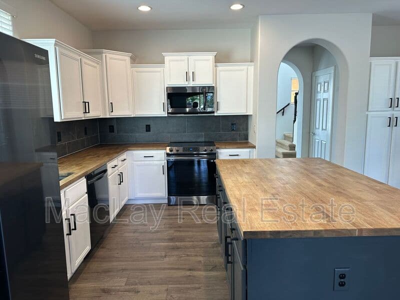 Chandler House: 1171 N Mason Dr