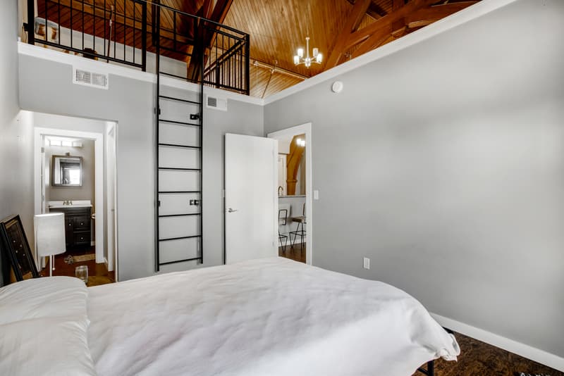St. Louis Condo: 4301 Olive St