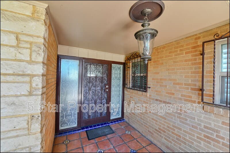 El Paso House: 3030 Aurora Avenue