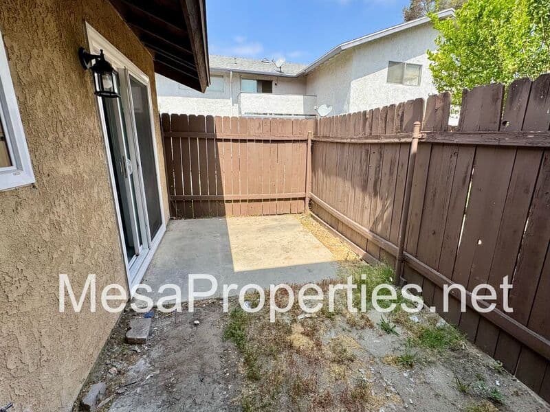 Ontario Condo: 1749 E Fairfield Ct