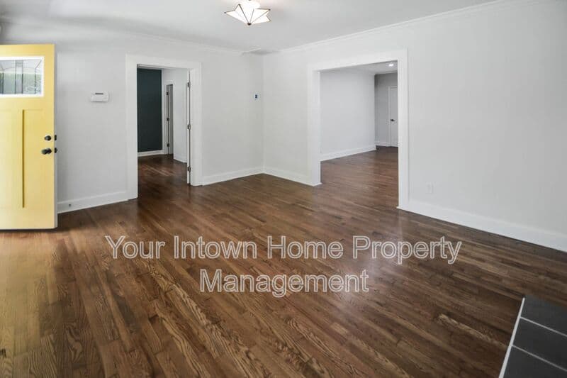 Atlanta House: 959 Dill Ave SW