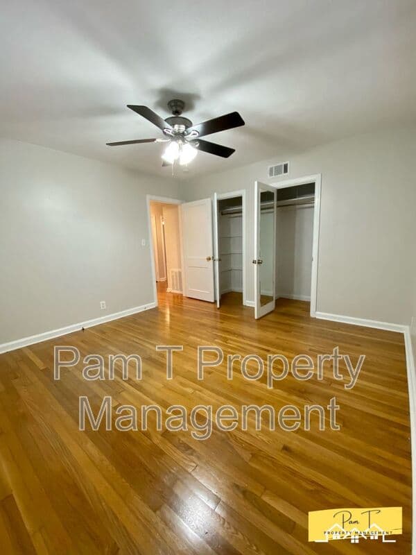 Savannah House: 304 Columbus Dr