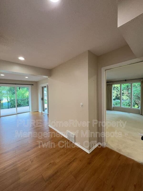 Edina House: 7420 Hyde Park Cir