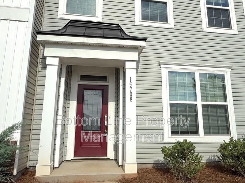 Charlotte Townhome: 15708 Country House St
