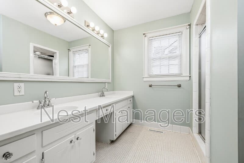 Fayetteville House: 112 Ellington Street