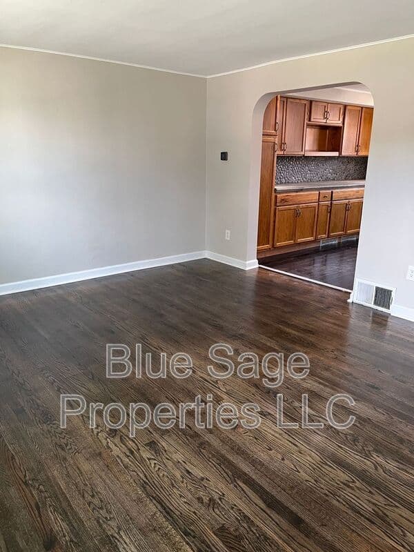 Crum Lynne Townhome: 1220 Lawrence Ave