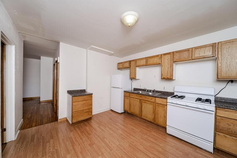 Troy Condo: 3 115th Street - 7