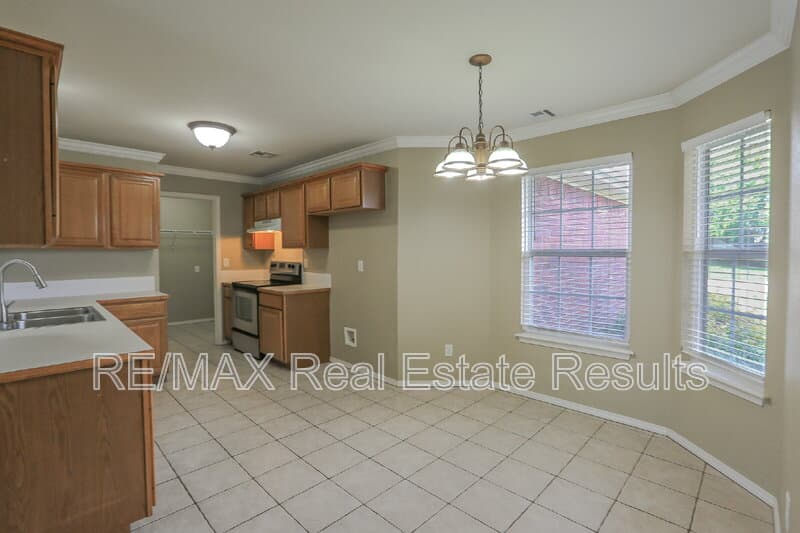Centerton House: 1071 Evergreen St