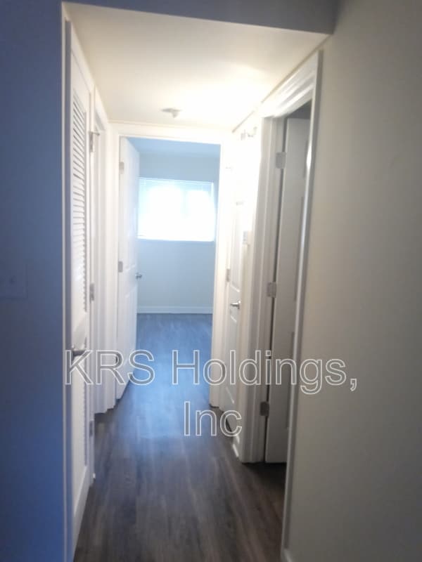 Richmond Apartment: 1267 Nelson St