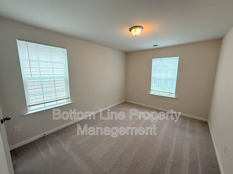 Fort Mill House: 729 Willshire Falls Dr