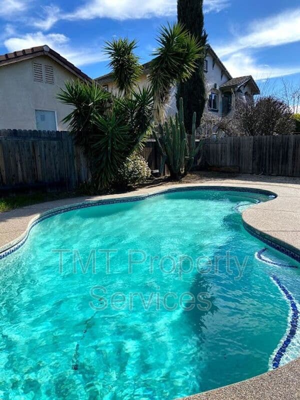 Sacramento House: 1 Windance Ct