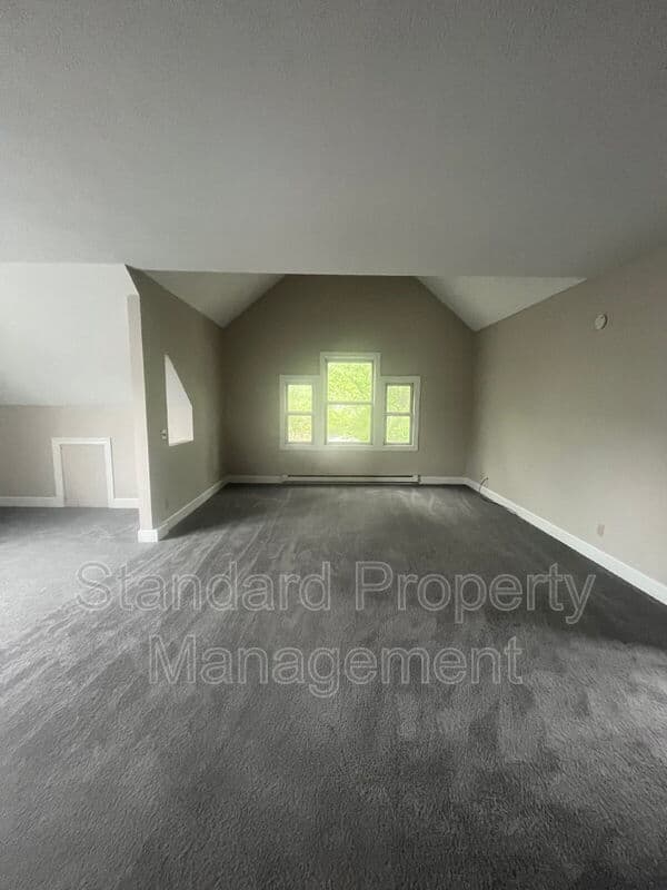 Rochester Condo: 293 Dartmouth St (Apt 2/Up)