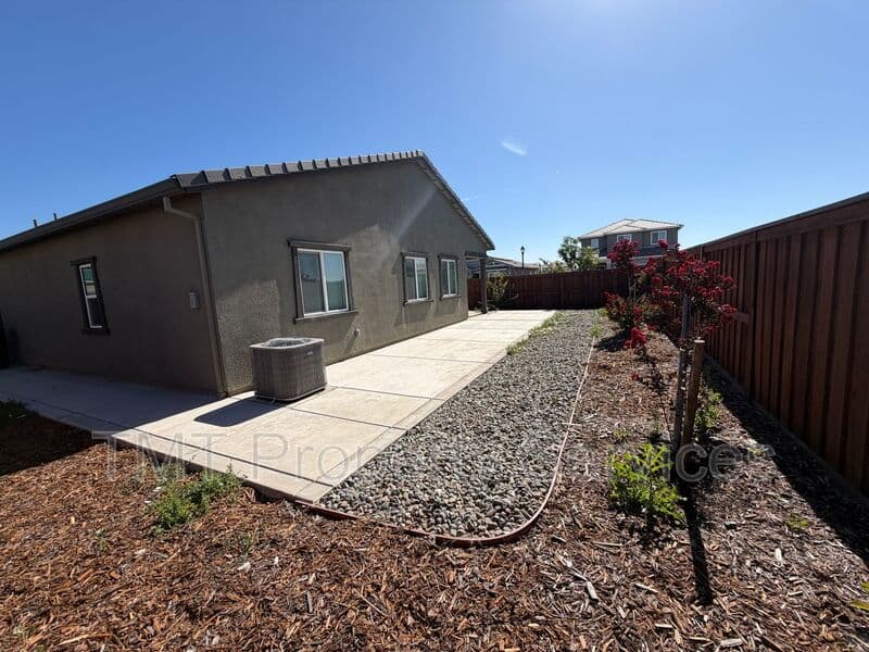 Dixon House: 1705 Orchid Avenue