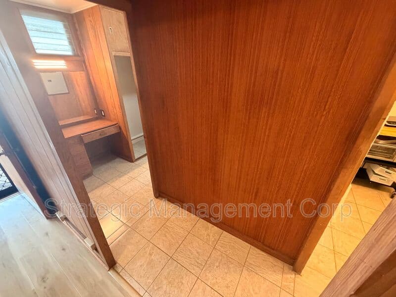 Honolulu House: 4257 A Sierra Dr.