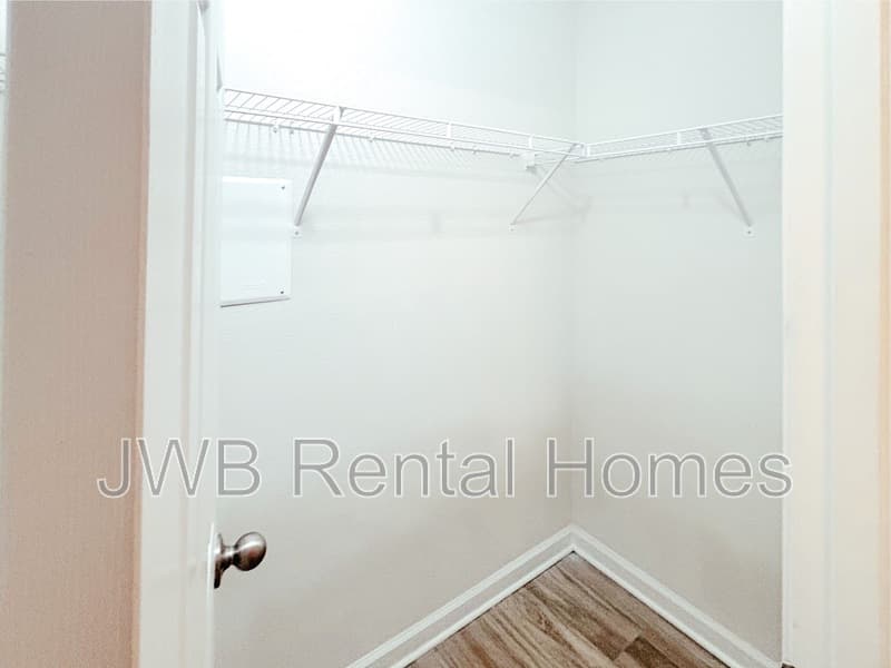 Jacksonville House: 8585 Jasper Ave