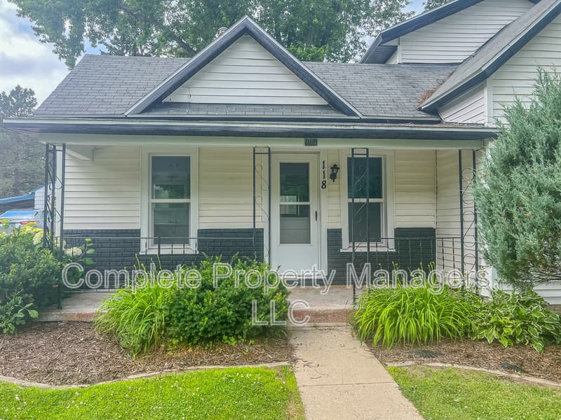 Owatonna House: 118 Franklin Avenue