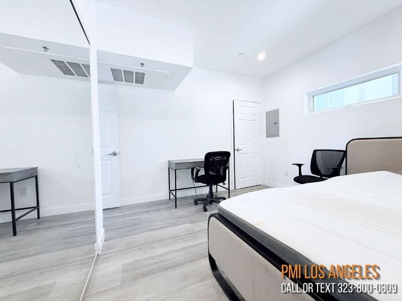 Los Angeles Condo: 1260 1/2 Leighton Avenue