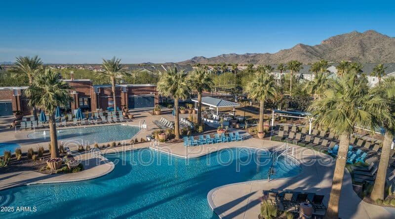Buckeye House: 4301 N Golf Dr