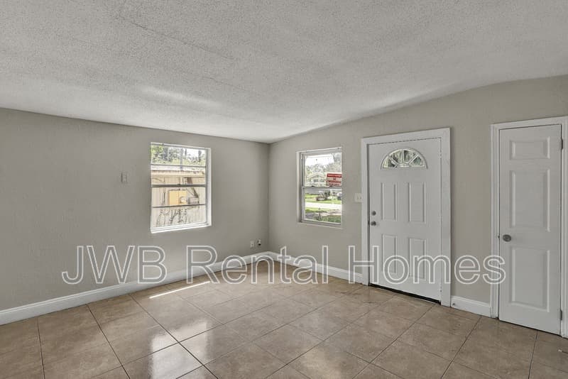 Jacksonville House: 9061 10th Ave