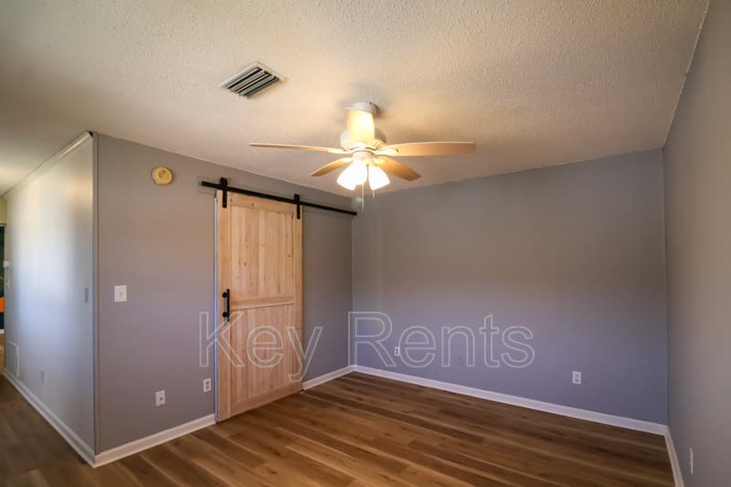 Pensacola House: 7018 Forshalee St