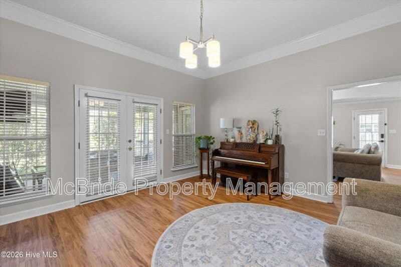 Evans House: 5105 Windmill Place